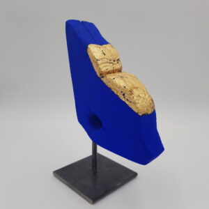 blue kiss - sculpture by hans borgonjon